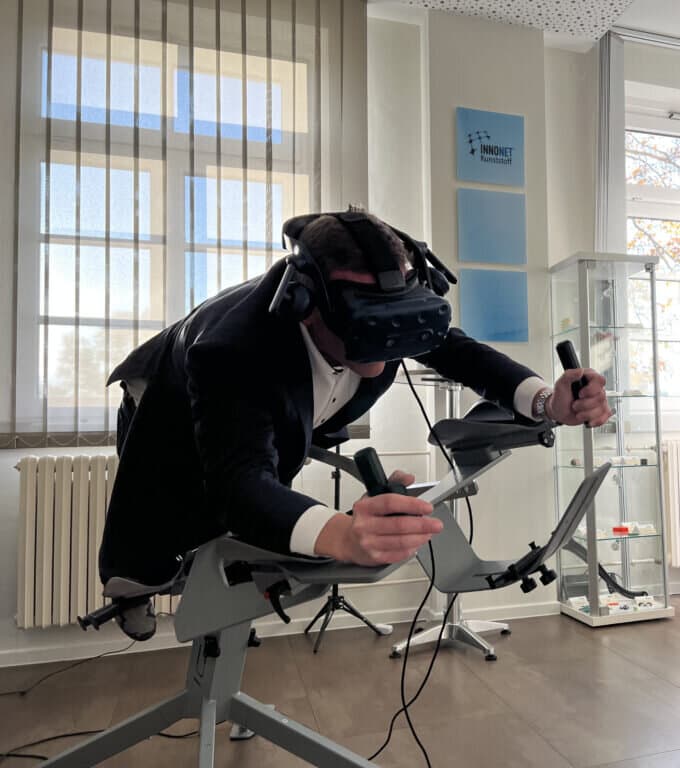 Visitor trying an XR flight simulator at the XR FACHTAGE