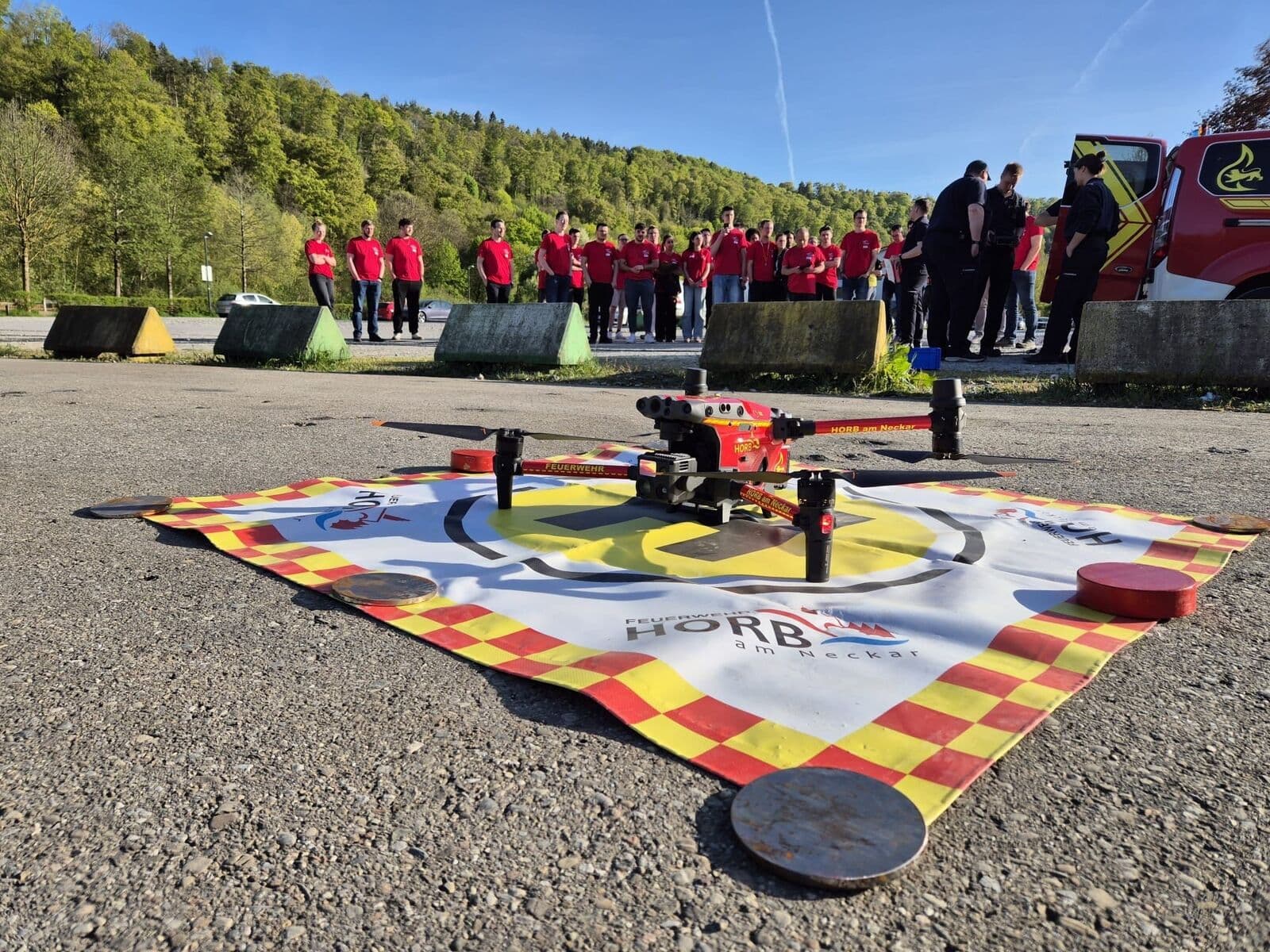 Fire brigade drone from Horb am Neckar on the landing pad, participants watching
